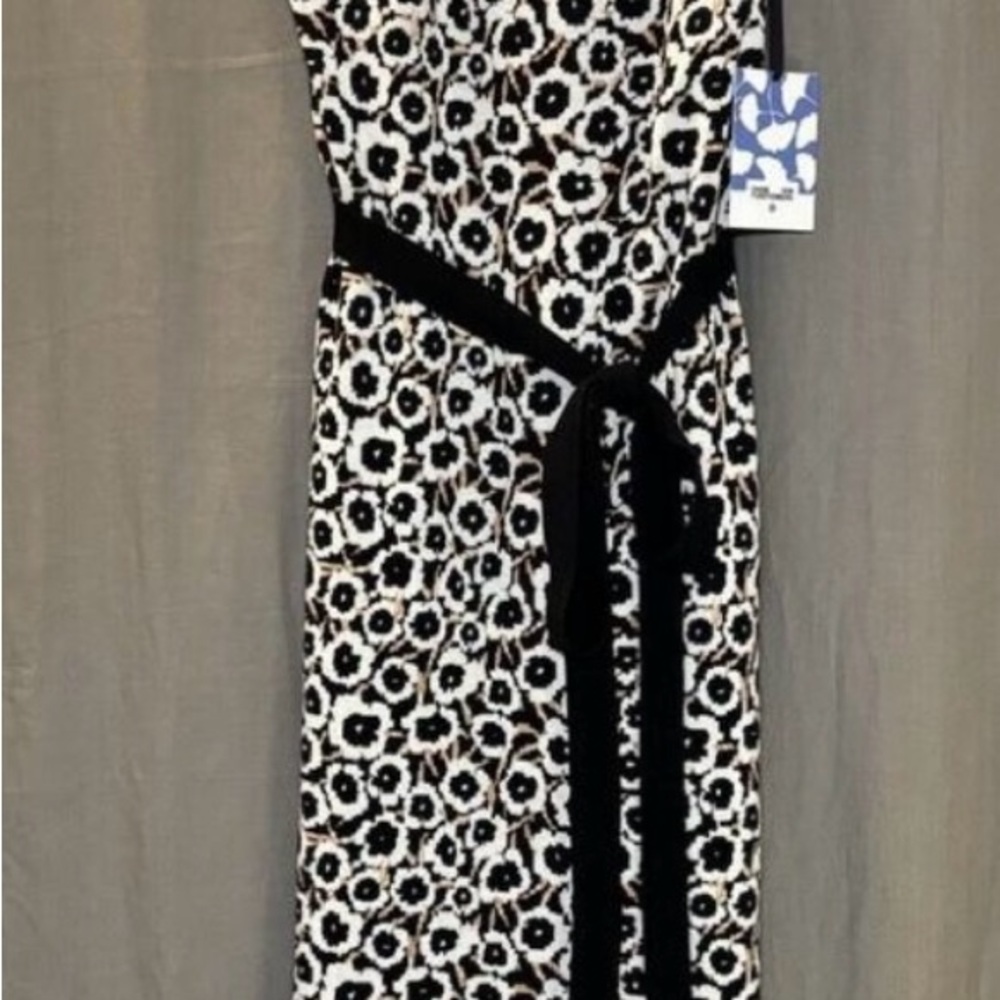 NWT! DVF Diane Von Furstenberg
Halter Tie Neck Poppy Sweaterknit Midi
Dress - Picture 4 of 7